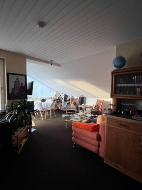 Helles Apartment mit Balkon in ruhiger Lage